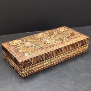 VGT,Beautiful Intricately Carved Wooden Jewelry /Trinket Box.